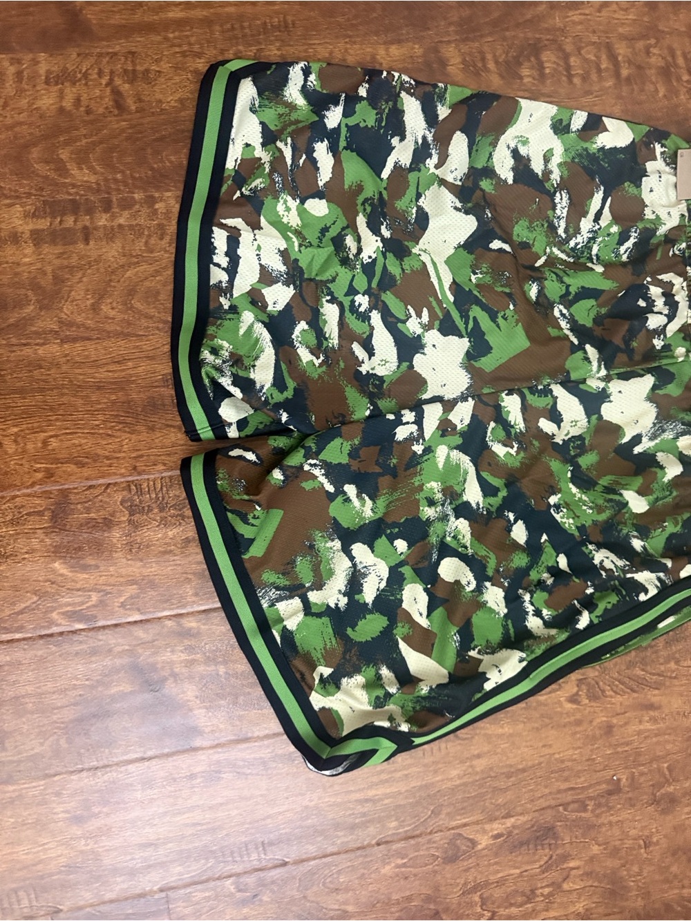 Nike Men's Green Camo Athletic Shorts with Black Trim - Picture 14 of 15